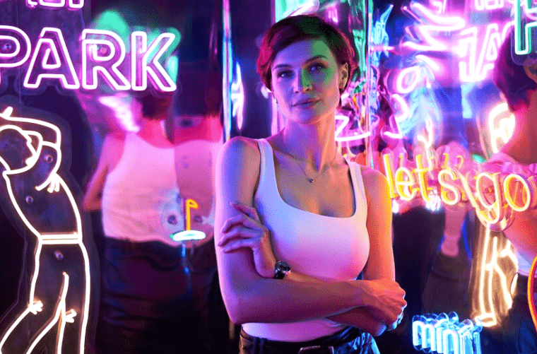 Sarah WashingtonCustom Neon Sign Light |  Logo Design Neon Sign | OMG Neon