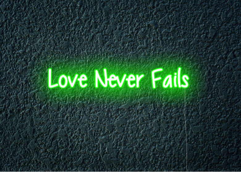 Love never fails - Neon Signs